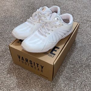 *BARELY WORN* CHEER SHOES (with original box)